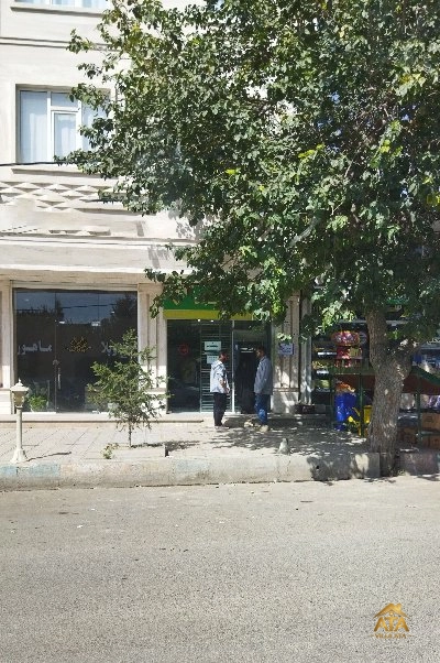پست بانک و فروشگاه در آران