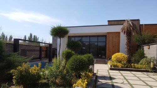 ویلا استخر چهارفصل در آران - کد 127
